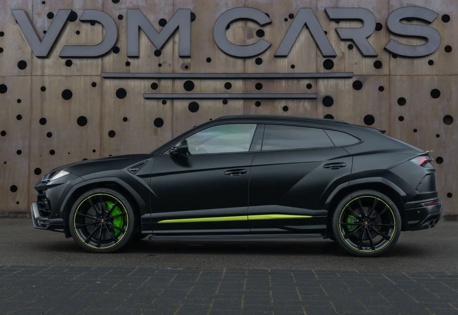 Lamborghini Urus * 4-SITZ * CARBON * ORIG. MATTLACK * GRAPHITE CAP *  - 134516