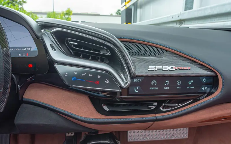 Ferrari SF90 Spider * CARBON(12x) * CARPLAY * LIFT * TWO-TONE *  - 110842