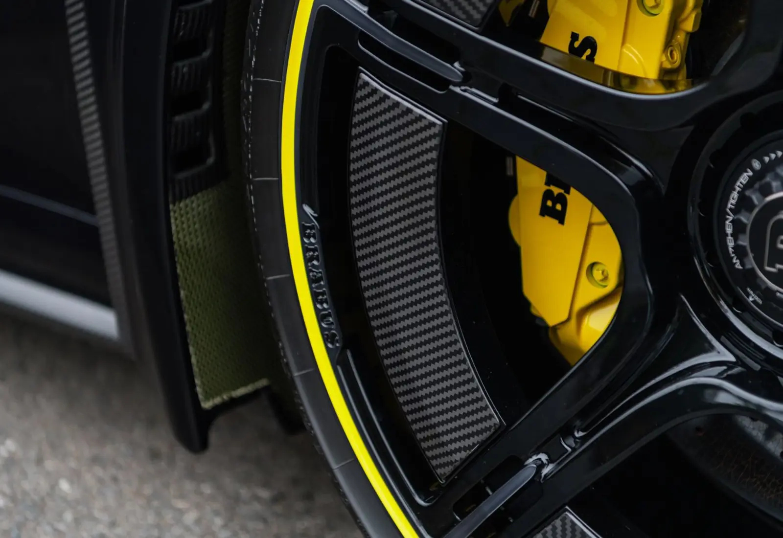 Porsche 911 BRABUS ROCKET R * 1 OF 25 * 900HP * CARBON * LIFT *  - 134967