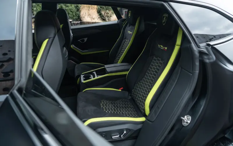 Lamborghini Urus * 4-SITZ * CARBON * ORIG. MATTLACK * GRAPHITE CAP *  - 134532