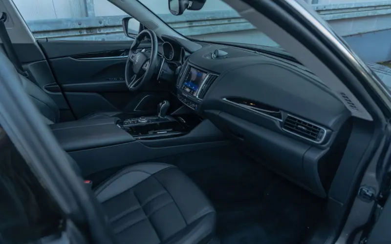 Maserati Levante Diesel * 1. HAND * SERVICE NEU * PANO * ACC * 360 - 122386