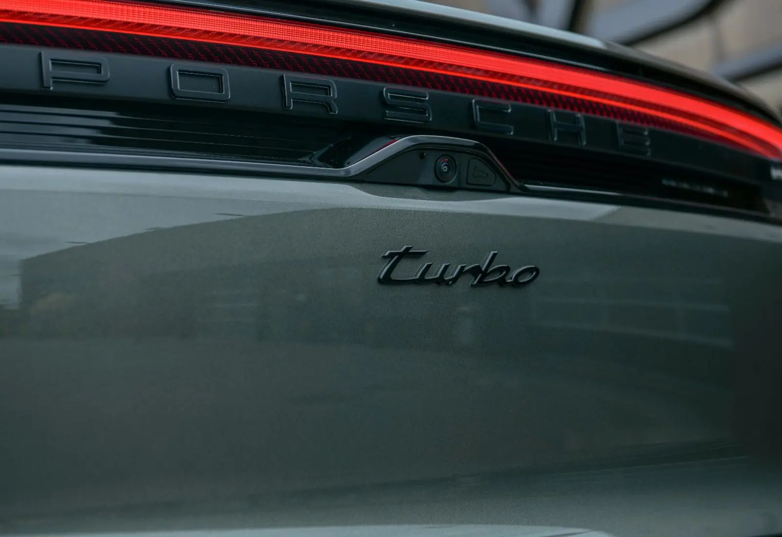 Porsche Macan Turbo Electric * INNO * P.DISPLAY * H.LENK * PANO - 115076