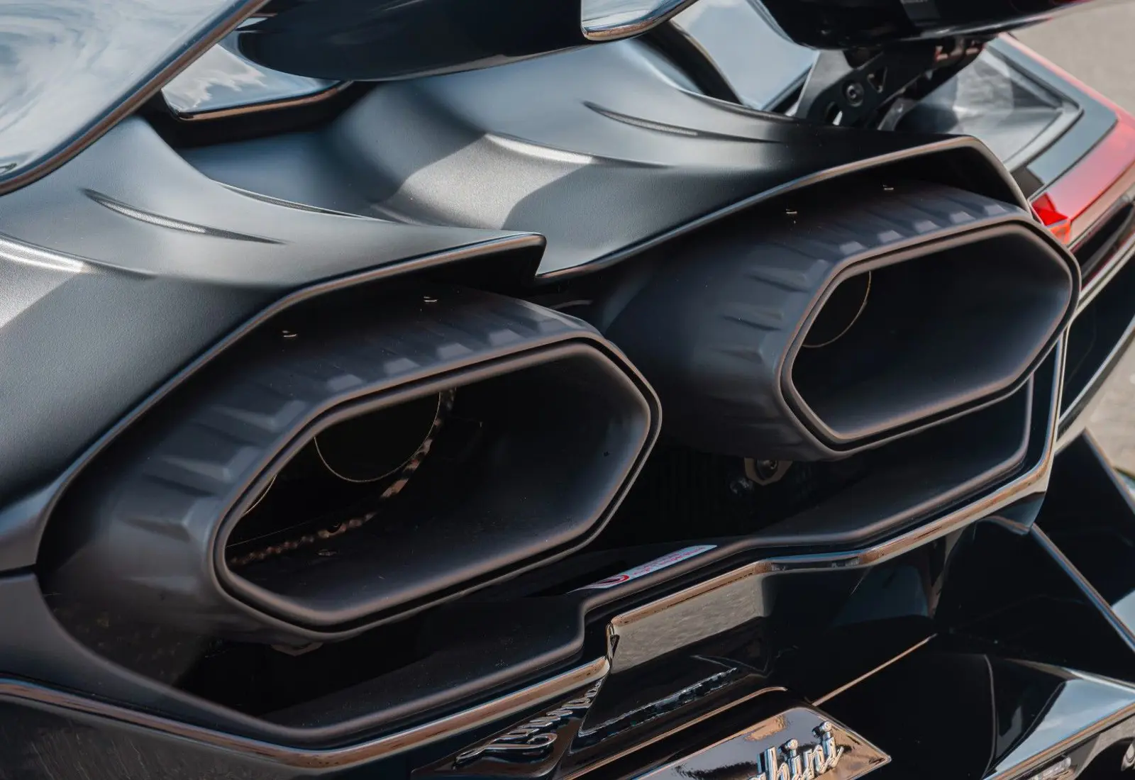 Lamborghini Revuelto 6.5 V12 * NEW CAR * AVAILABLE * BI COLOR - 131970