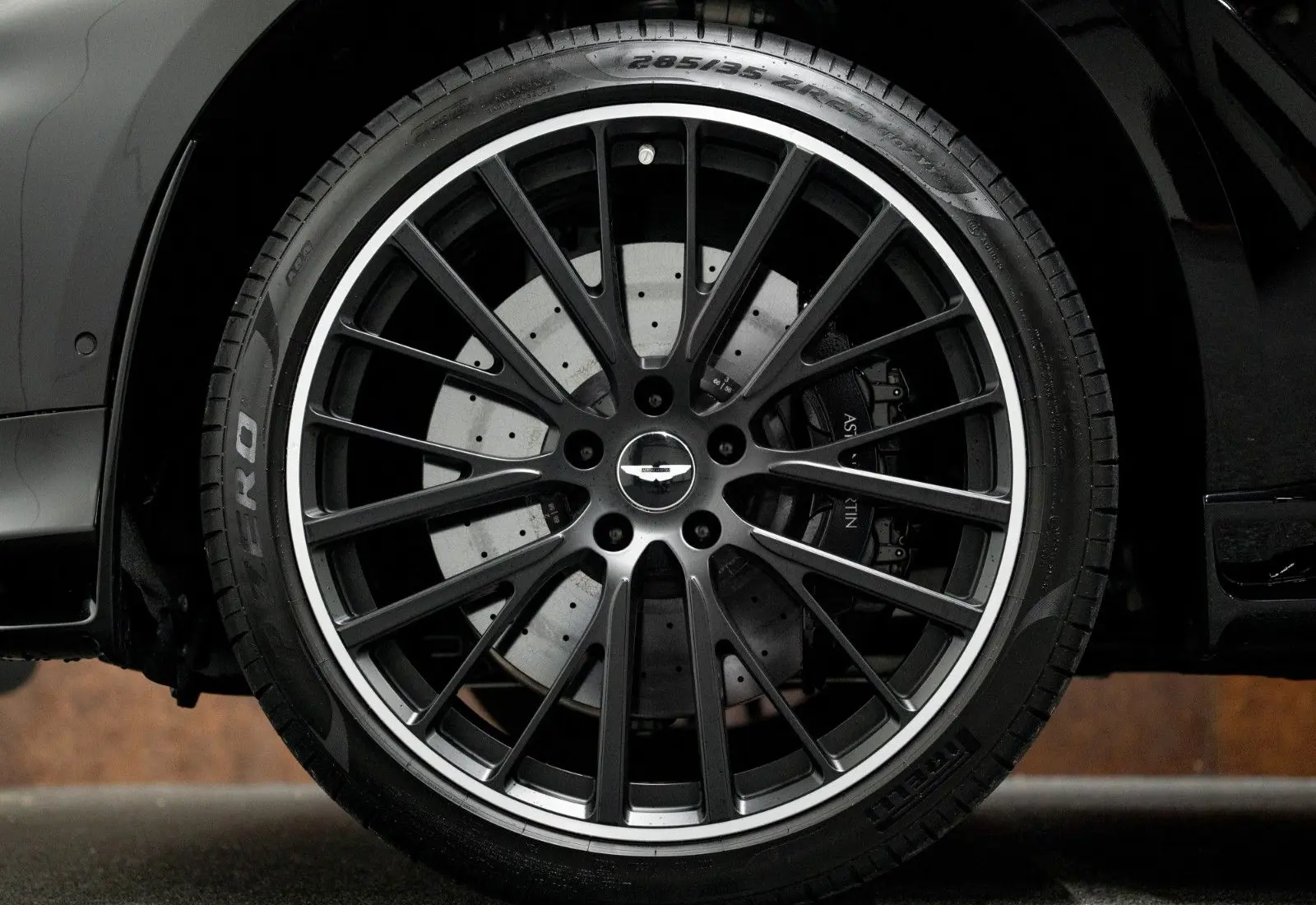 Aston Martin DBX 707 * Carbon * Sitzbelüftung * ACC * 360 * DesignPack - 151029
