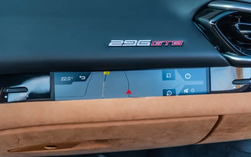 Ferrari 296 GTB * 1.HAND * CARBON * CARBON FELGEN * LIFT *  - 121323