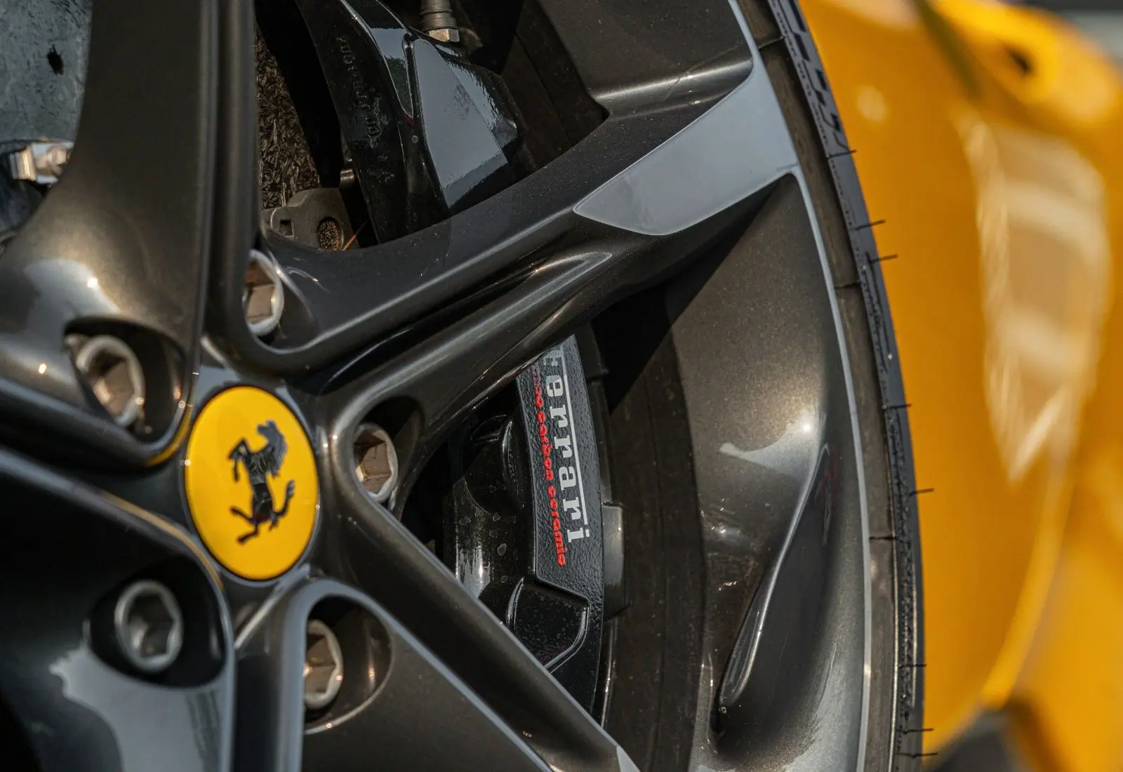 Ferrari SF90 Stradale * WARRANTY * GIALLOTRIPLO * CARBON * TAILO - 138926