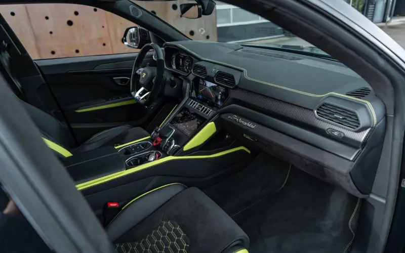 Lamborghini Urus * 4-SITZ * CARBON * ORIG. MATTLACK * GRAPHITE CAP *  - 134534