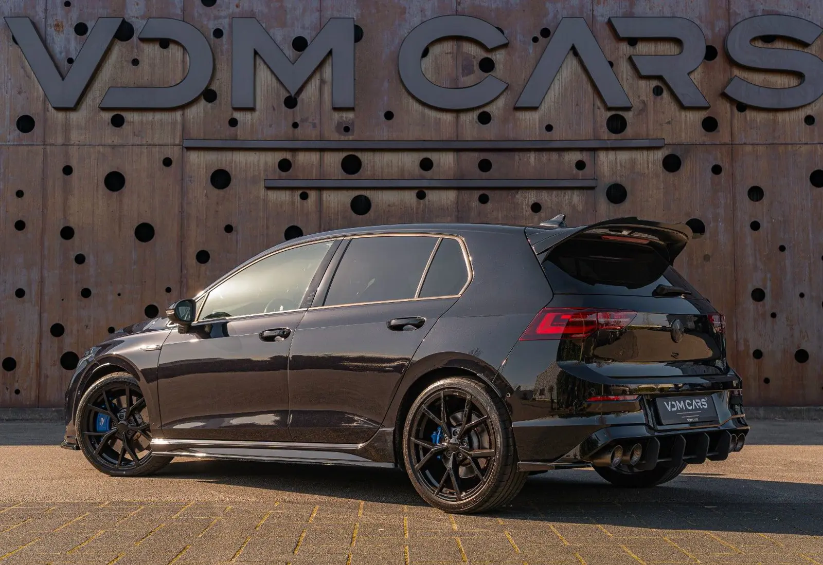 Volkswagen Golf VIII R * PERFORMANCE * AKRA * PANO * HUD * MAXTON * VO - 133049