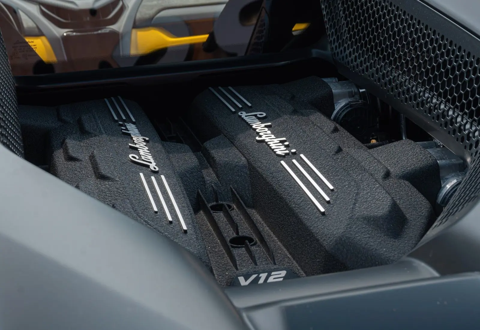 Lamborghini Revuelto 6.5 V12 * NEW CAR * AVAILABLE * BI COLOR - 114624