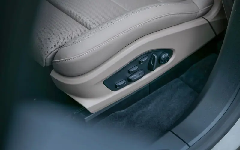 Porsche Macan Turbo Electric * INNO * P.DISPLAY * H.LENK * PANO - 115079