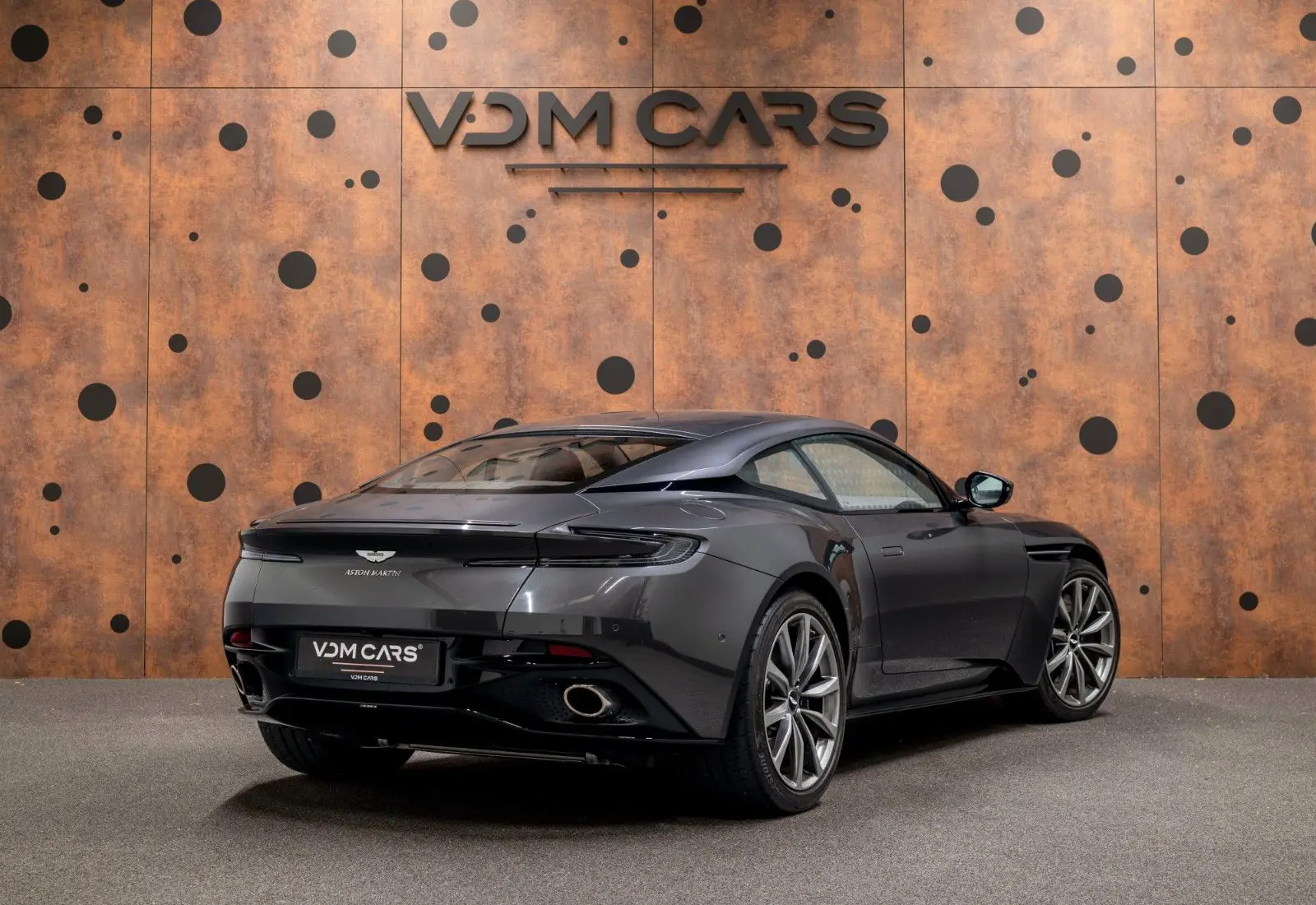 Aston Martin DB11 4.0 V8 * 9.564 km * INSPEKTION NEU * B&amp;O * 360 *  - 165657