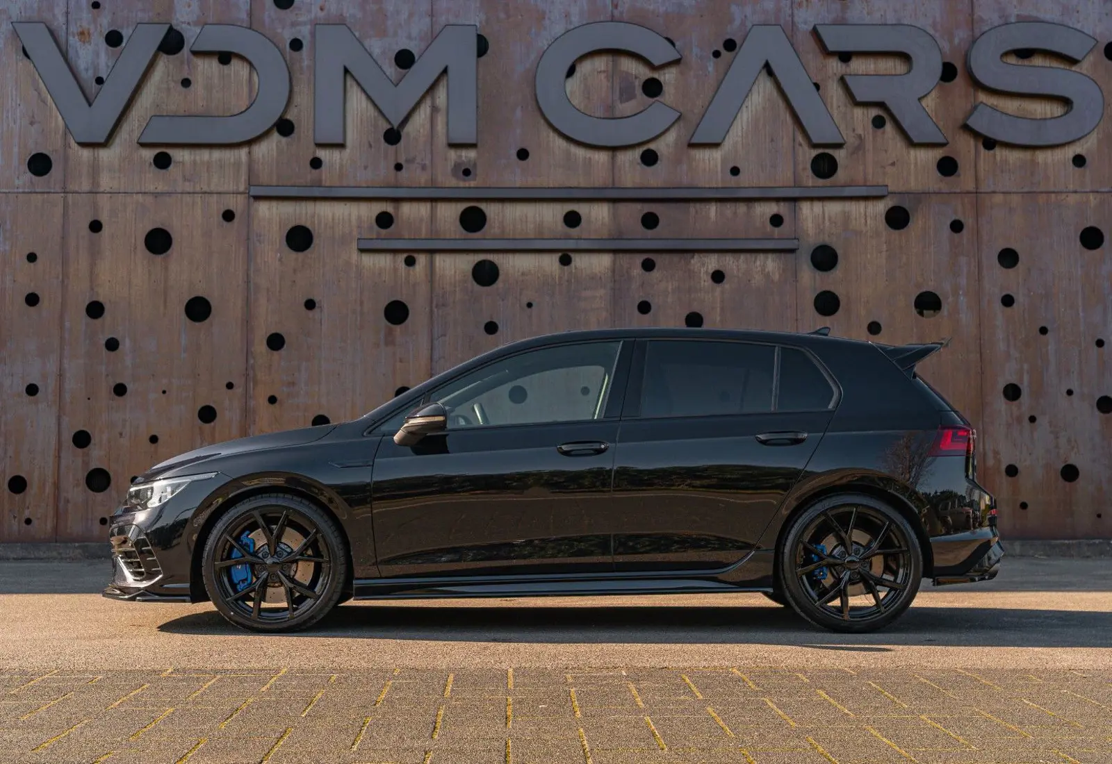 Volkswagen Golf VIII R * PERFORMANCE * AKRA * PANO * HUD * MAXTON * VO - 133052