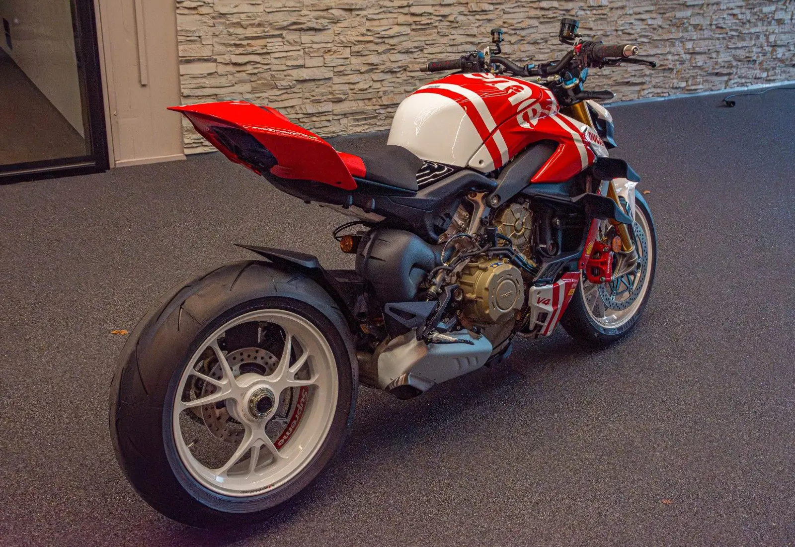 Ducati Streetfighter V4 Supreme. * 1 OF 250 LIMITED ED - 102795