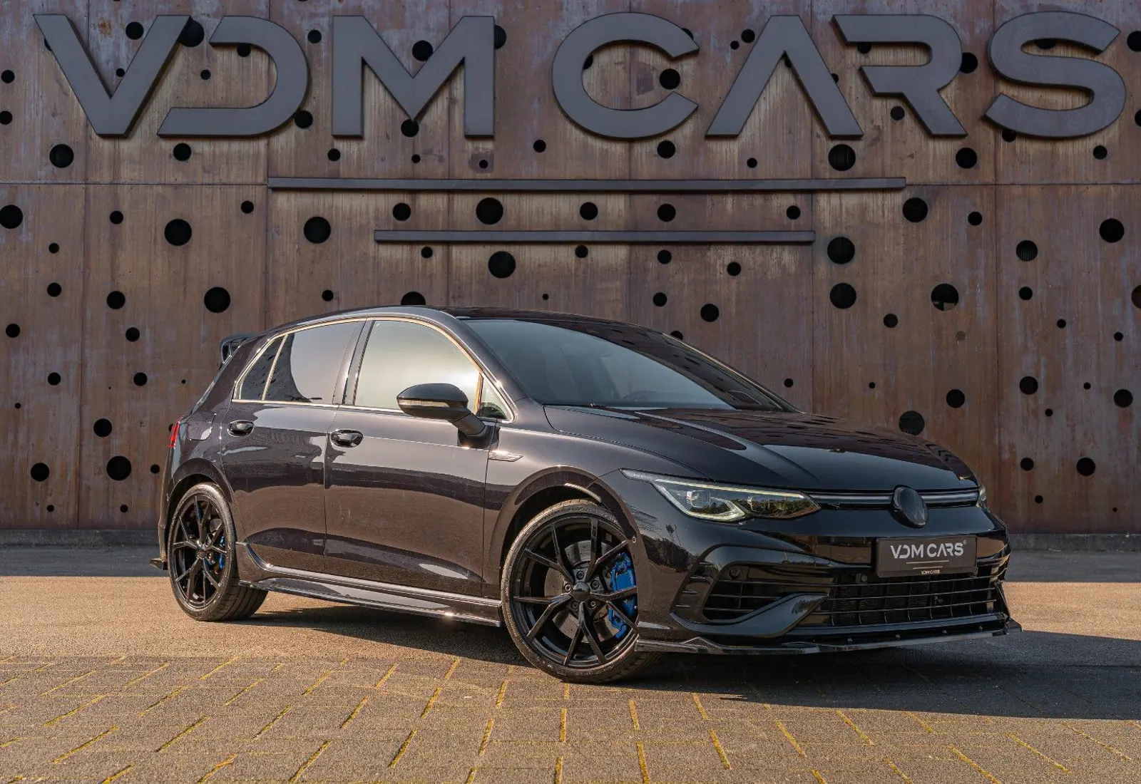 Volkswagen Golf VIII R * PERFORMANCE * AKRA * PANO * HUD * MAXTON * VO - 133048