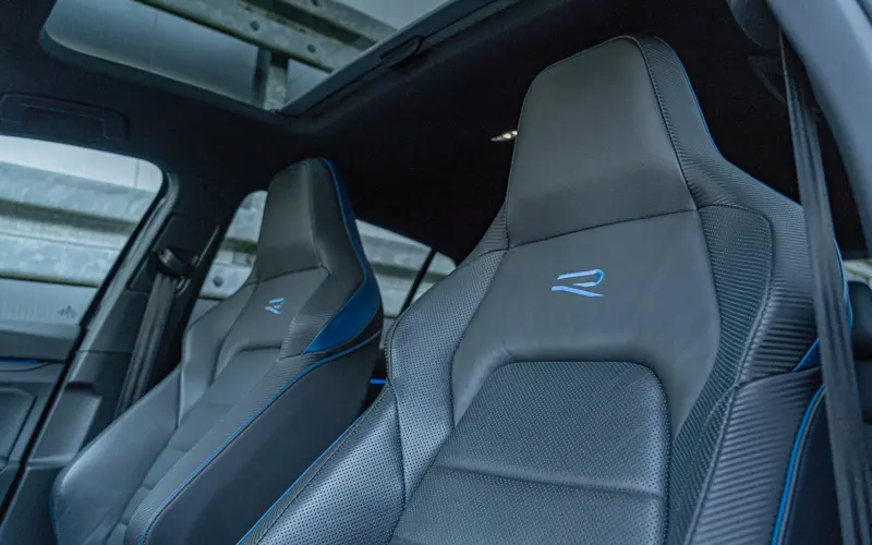 Volkswagen Golf VIII R * PERFORMANCE * AKRA * PANO * HUD * MAXTON * VO - 133071