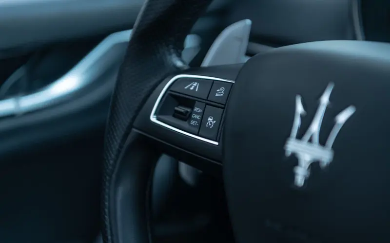 Maserati Levante Diesel * 1. HAND * SERVICE NEU * PANO * ACC * 360 - 122389