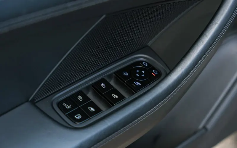 Porsche Panamera Sport Turismo 4 E-Hybrid * SPORTPAKET * CH - 150488