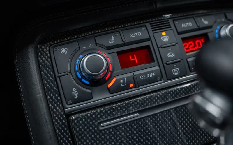 Audi S8 5.2 quattro * MASSAGE * LUFTFEDERUNG * CARBON *  - 132973