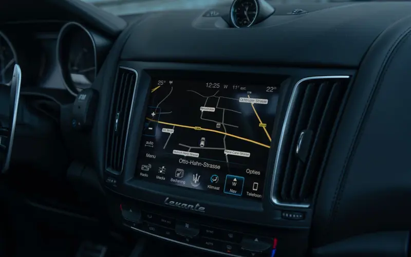 Maserati Levante Diesel * 1. HAND * SERVICE NEU * PANO * ACC * 360 - 122387