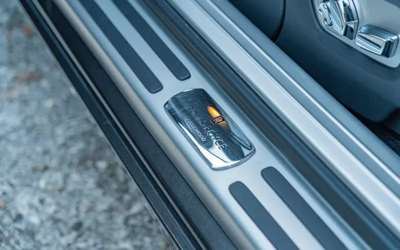 Rolls-Royce Wraith 6.6 V12 * MASSAGE * BESPOKE * DRIVE ASSIST+ *  - 134296