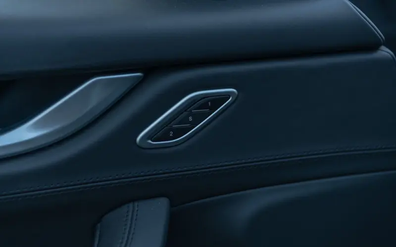 Maserati Levante Diesel * 1. HAND * SERVICE NEU * PANO * ACC * 360 - 122379