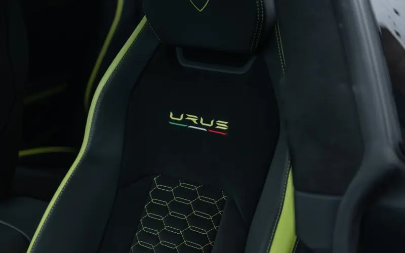 Lamborghini Urus * 4-SITZ * CARBON * ORIG. MATTLACK * GRAPHITE CAP *  - 134526