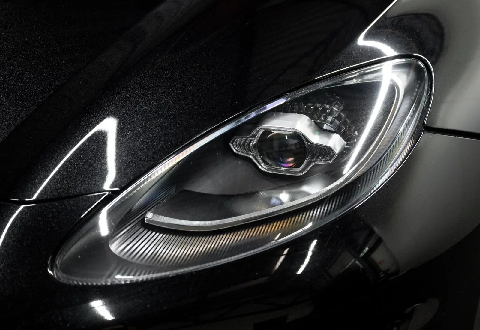Aston Martin DBX 707 * Carbon * Sitzbelüftung * ACC * 360 * DesignPack - 151024
