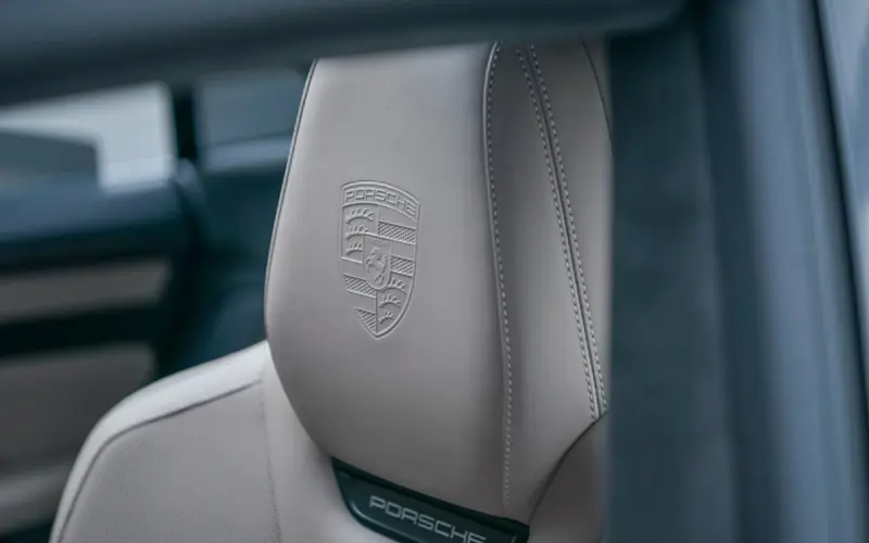 Porsche Macan Turbo Electric * INNO * P.DISPLAY * H.LENK * PANO - 115081