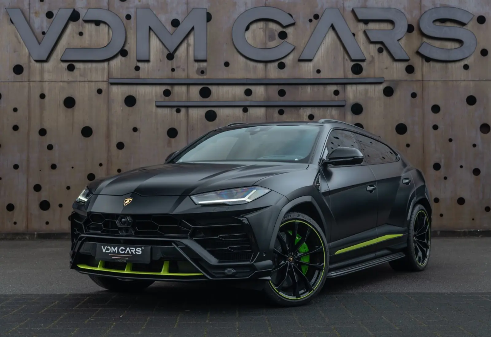Lamborghini Urus * 4-SITZ * CARBON * ORIG. MATTLACK * GRAPHITE CAP *  - 134510