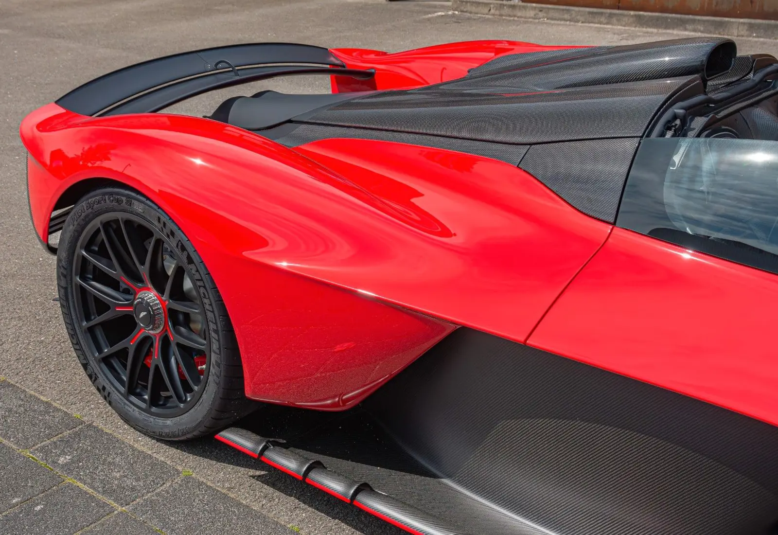 Aston Martin Valkyrie SPIDER * Q-COMMISSION * COLLECTOR PLAN *  - 126148