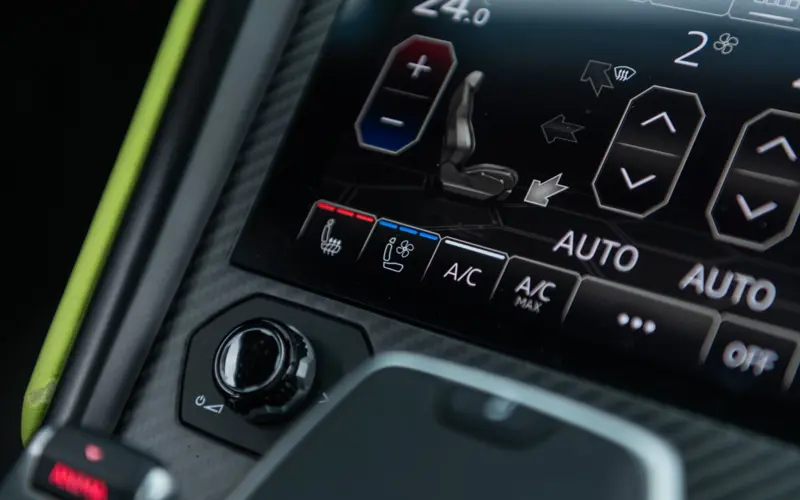 Lamborghini Urus * 4-SITZ * CARBON * ORIG. MATTLACK * GRAPHITE CAP *  - 134535