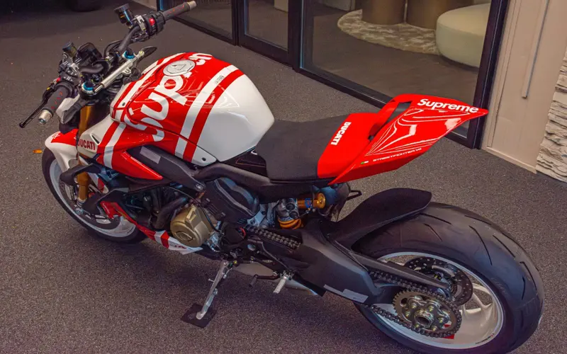 Ducati Streetfighter V4 Supreme. * 1 OF 250 LIMITED ED - 102808