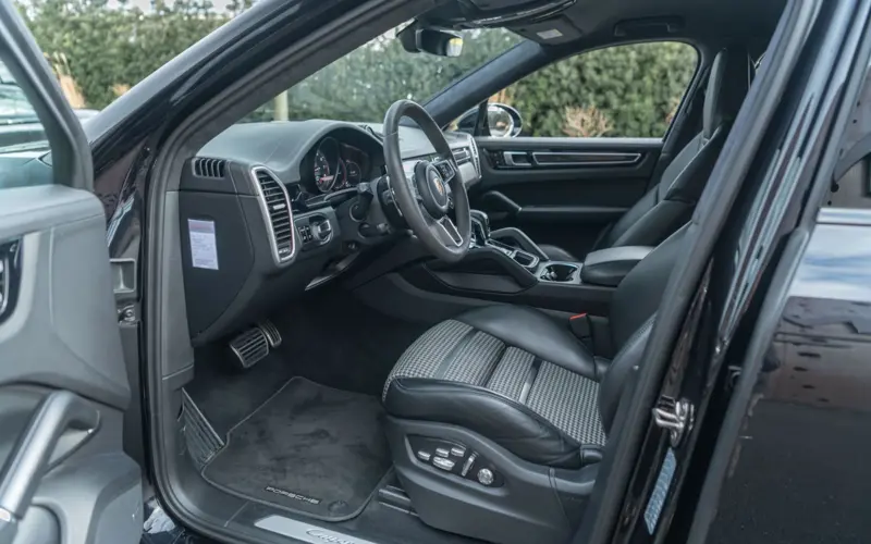 Porsche Cayenne Coupe S * CARBON pak * 1e Hand * Neue Wart - 131077