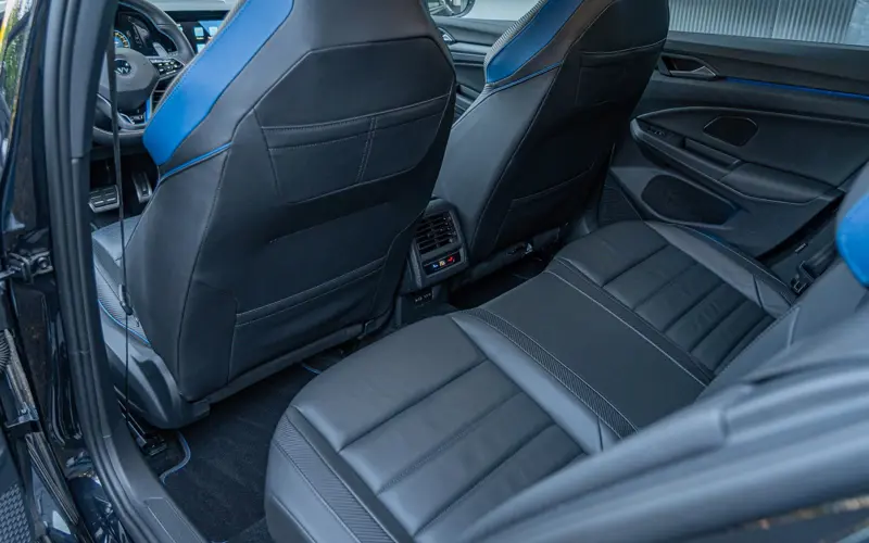 Volkswagen Golf VIII R * PERFORMANCE * AKRA * PANO * HUD * MAXTON * VO - 133080