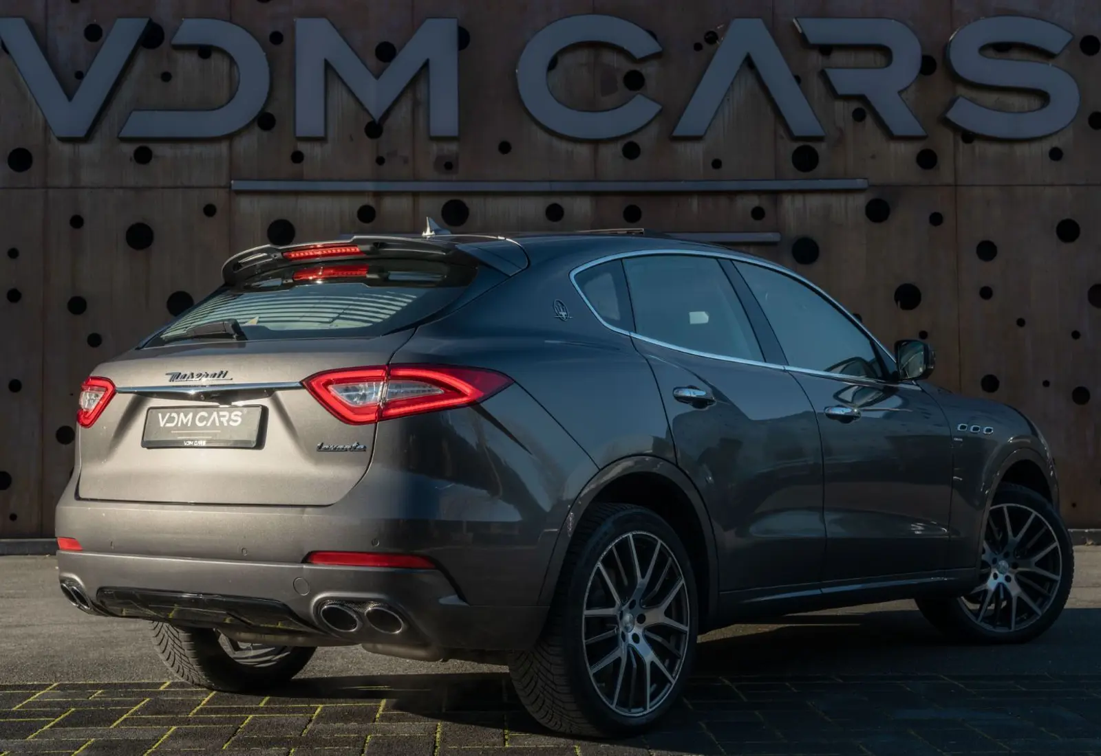 Maserati Levante Diesel * 1. HAND * SERVICE NEU * PANO * ACC * 360 - 122364