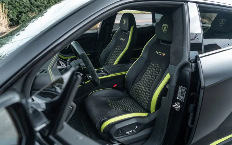 Lamborghini Urus * 4-SITZ * CARBON * ORIG. MATTLACK * GRAPHITE CAP *  - 134525