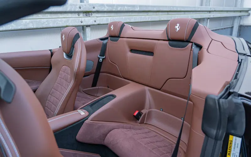 Ferrari Roma Spider * SPECIAL COLOR * VENT * VOLL * LP €345.000 - 144370