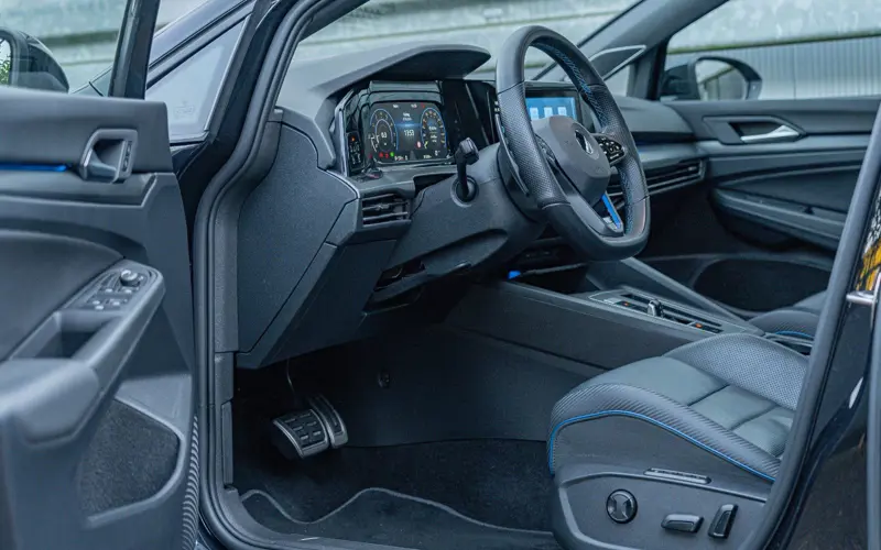 Volkswagen Golf VIII R * PERFORMANCE * AKRA * PANO * HUD * MAXTON * VO - 133068