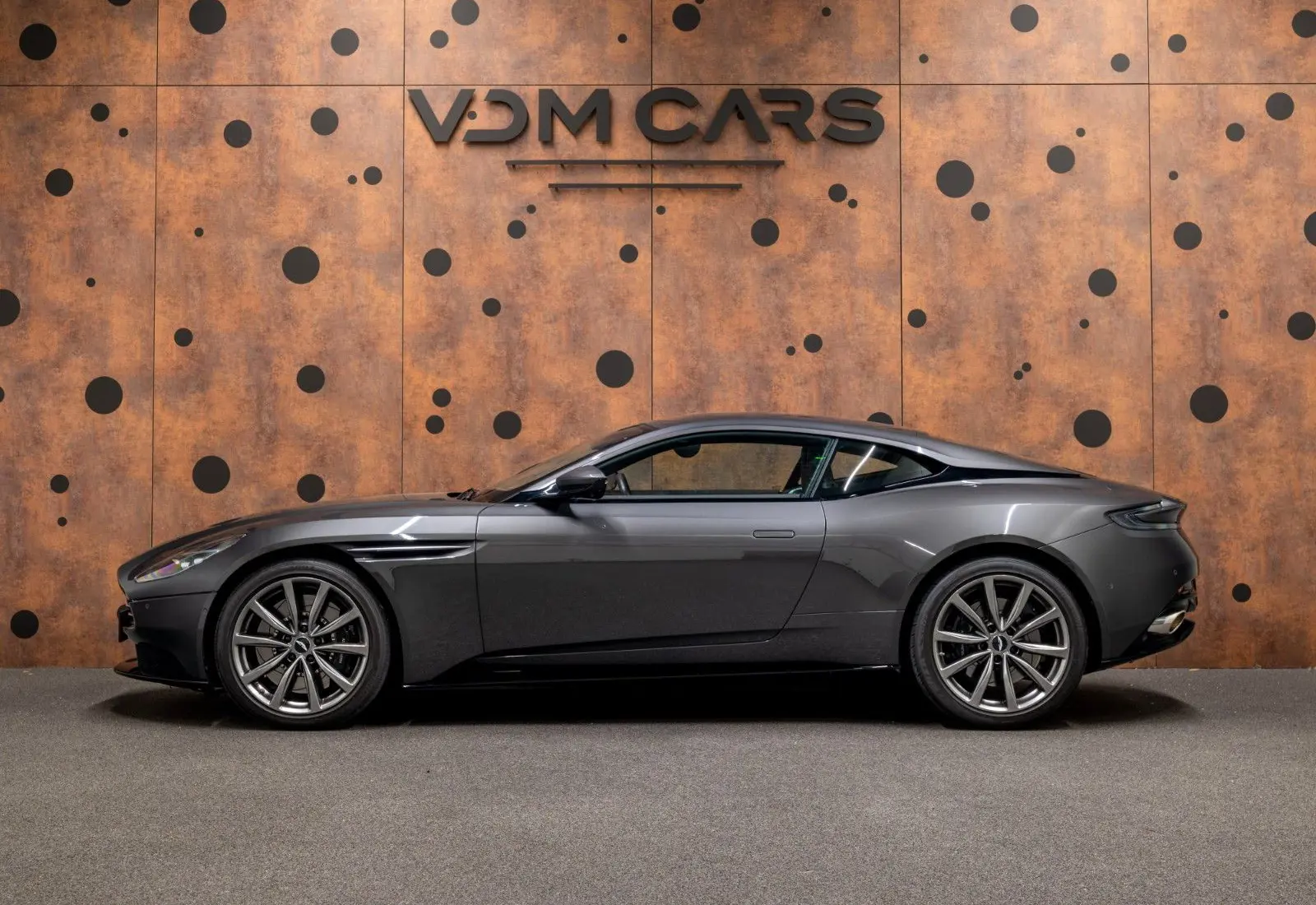 Aston Martin DB11 4.0 V8 * 9.564 km * INSPEKTION NEU * B&amp;O * 360 *  - 147396