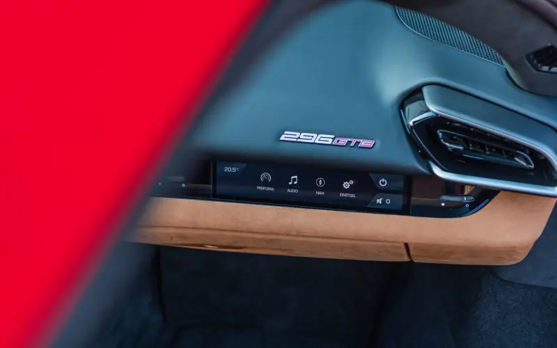 Ferrari 296 GTB * 1.HAND * CARBON * CARBON FELGEN * LIFT *  - 121320