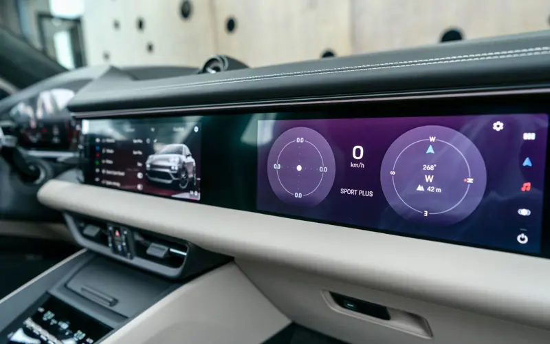 Porsche Macan Turbo Electric * INNO * P.DISPLAY * H.LENK * PANO - 115085