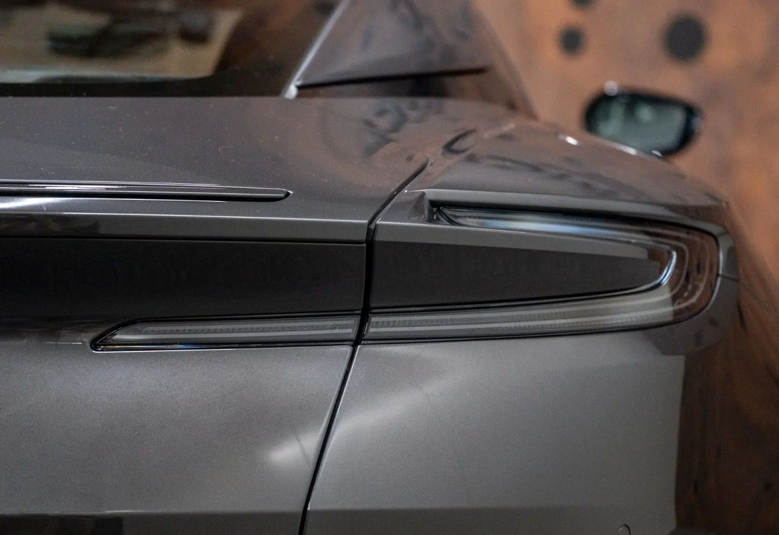 Aston Martin DB11 4.0 V8 * 9.564 km * INSPEKTION NEU * B&amp;O * 360 *  - 165665