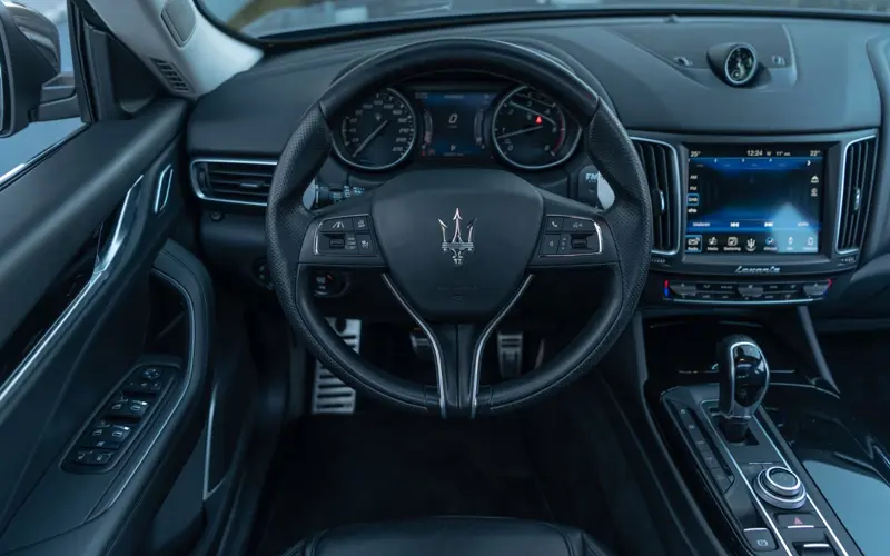 Maserati Levante Diesel * 1. HAND * SERVICE NEU * PANO * ACC * 360 - 122384