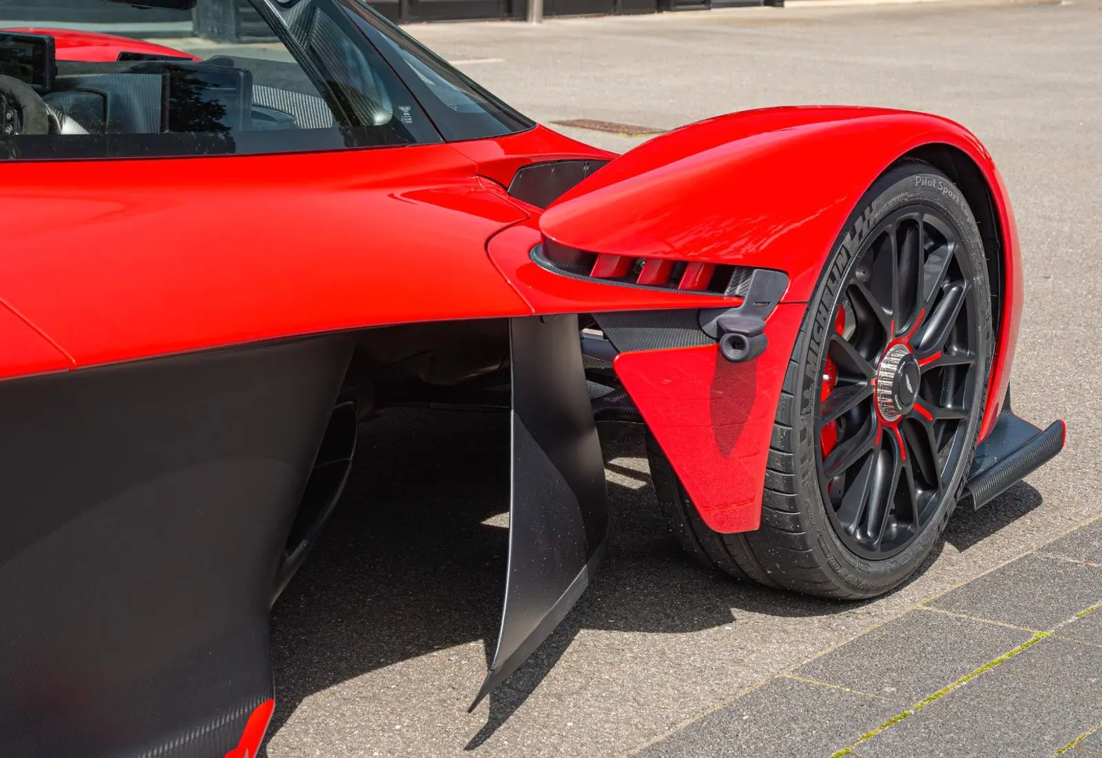 Aston Martin Valkyrie SPIDER * Q-COMMISSION * COLLECTOR PLAN *  - 126147