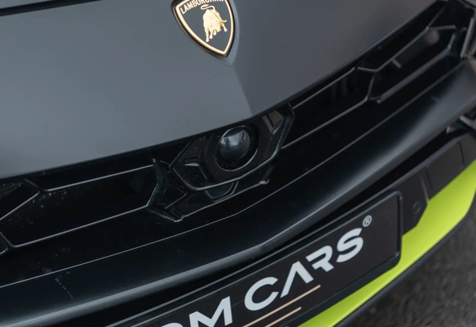 Lamborghini Urus * 4-SITZ * CARBON * ORIG. MATTLACK * GRAPHITE CAP *  - 134520