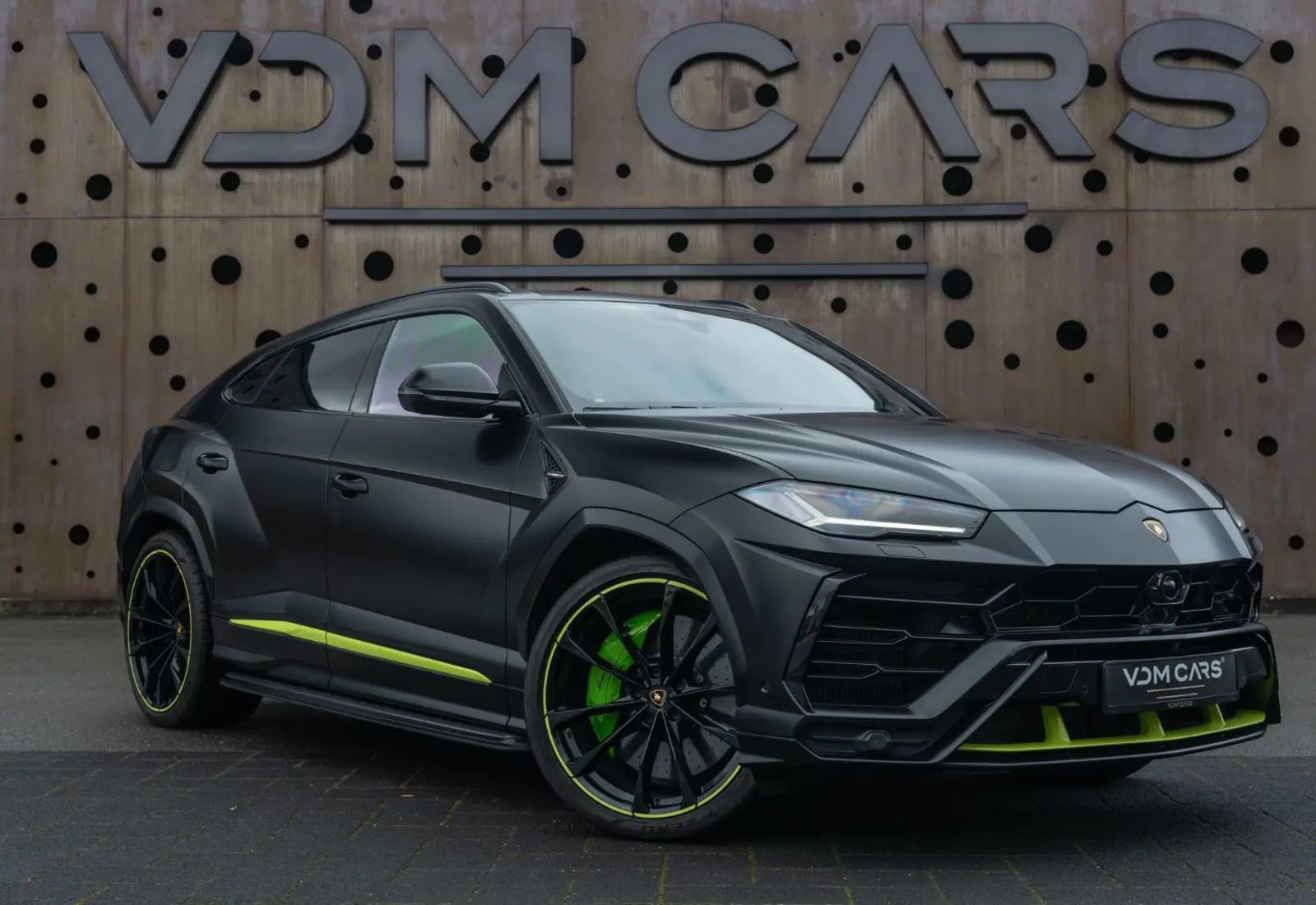 Lamborghini Urus * 4-SITZ * CARBON * ORIG. MATTLACK * GRAPHITE CAP *  - 134512