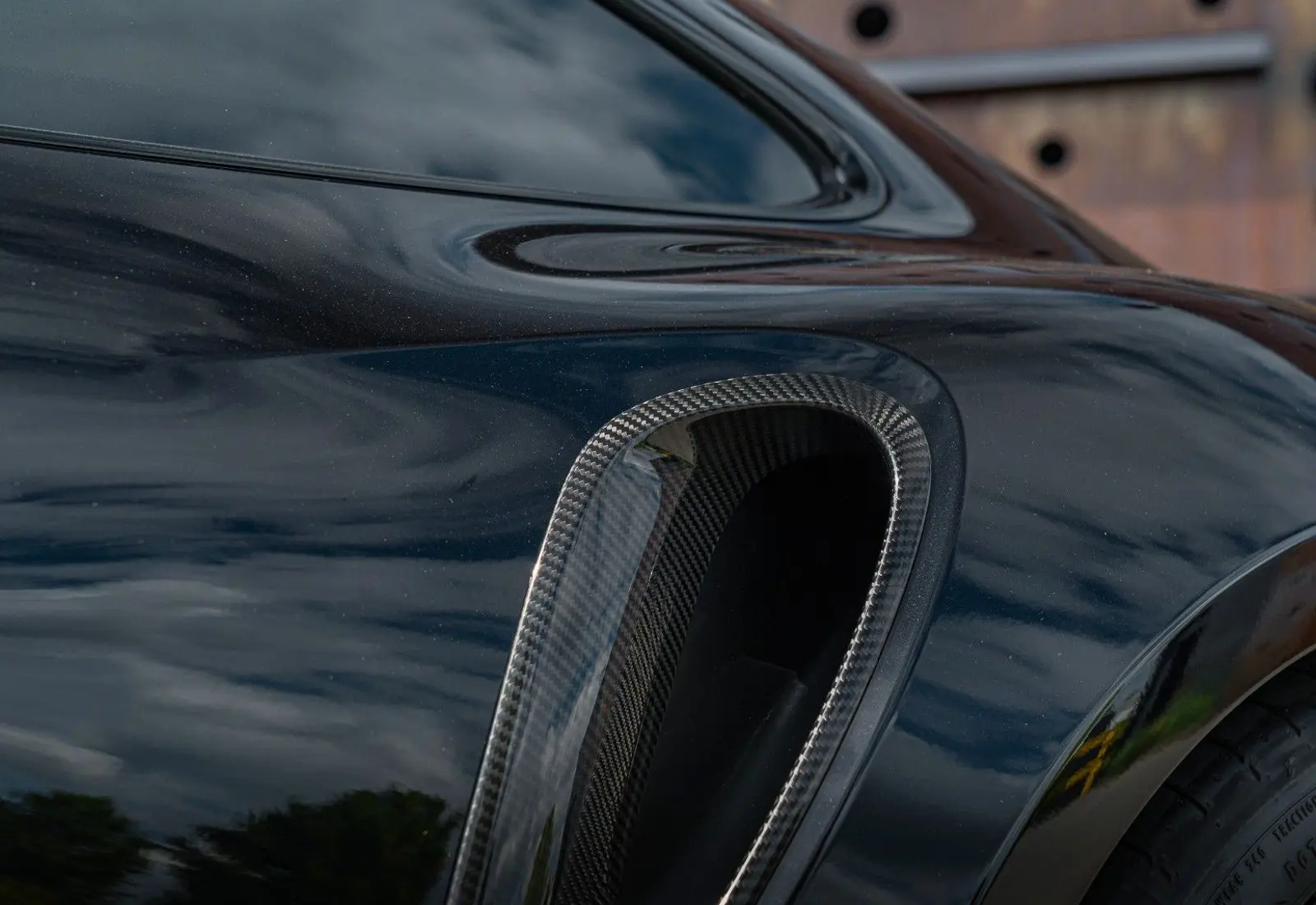 Porsche 911 Turbo S * 992.2 * MY26 * SPORTDES * CARBON EXTERIOR - 146813