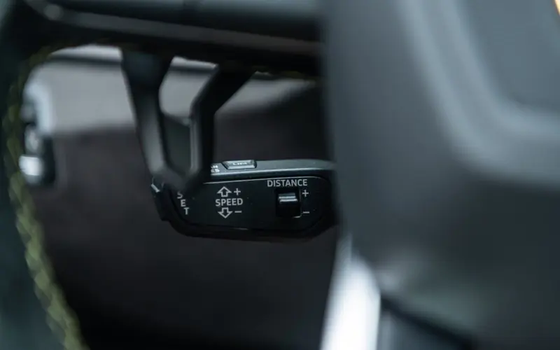 Lamborghini Urus * 4-SITZ * CARBON * ORIG. MATTLACK * GRAPHITE CAP *  - 134538