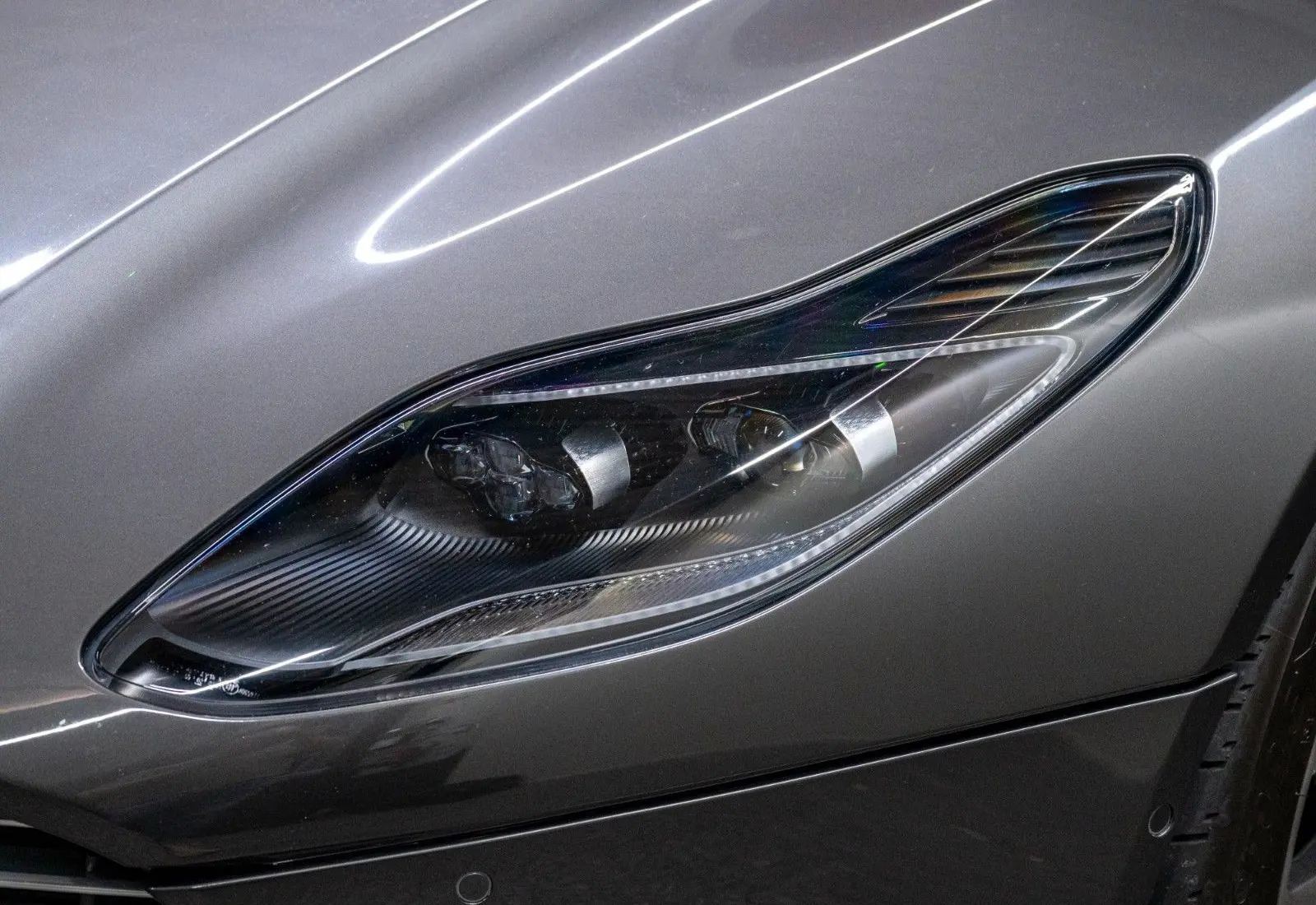 Aston Martin DB11 4.0 V8 * 9.564 km * INSPEKTION NEU * B&amp;O * 360 *  - 147403