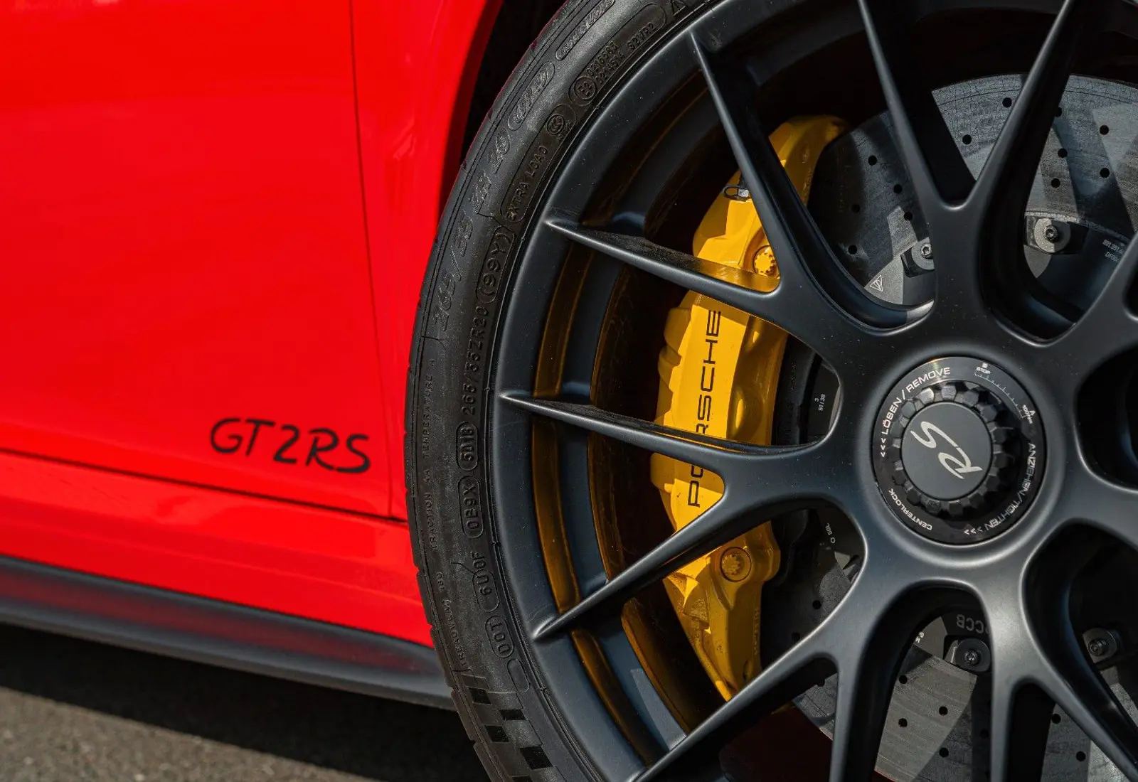 Porsche 911 GT2 RS * WEISSACH * 1.OWNER * ONLY 732KM * NEW - 135687